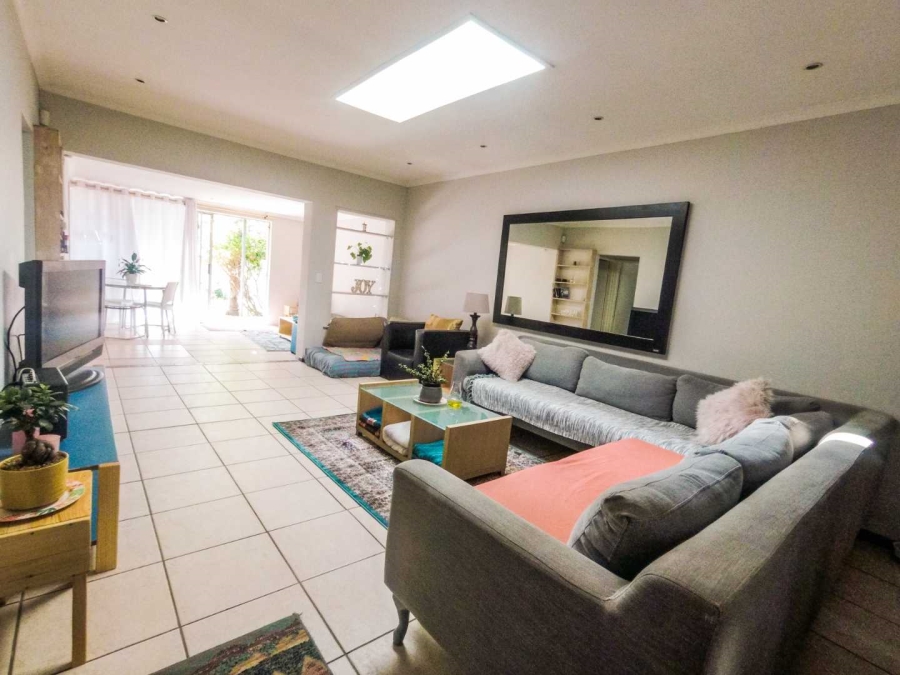 To Let 4 Bedroom Property for Rent in Rondebosch Park Estate Western Cape